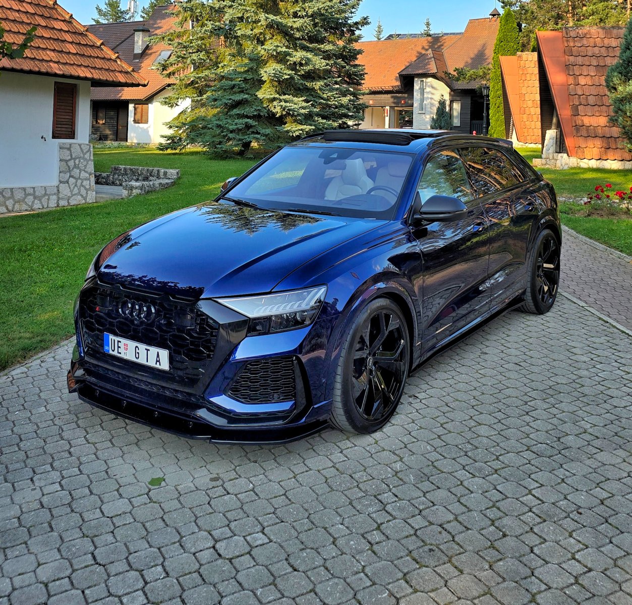 Audi RSQ8